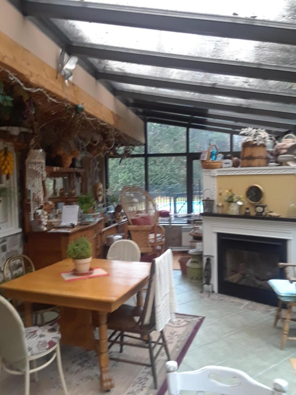 Auberge Bonne Nuit-Bonjour Sainte-Adèle Exterior foto